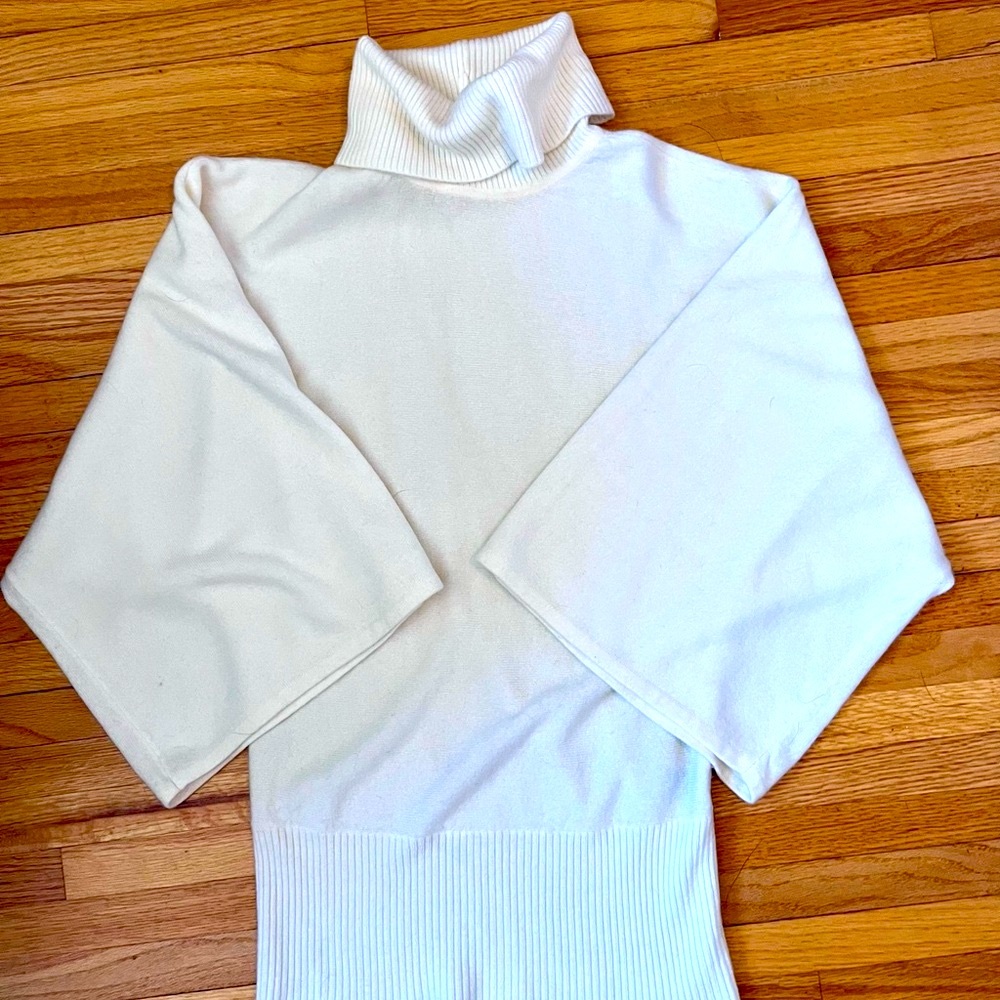 BCBGMAXAZRIA Elegant Off-White Turtleneck Sweater